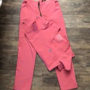 Figs scrub top